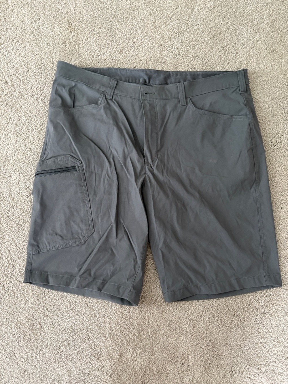 Columbia Men's Gray Cargo Shorts with Zip Pocket